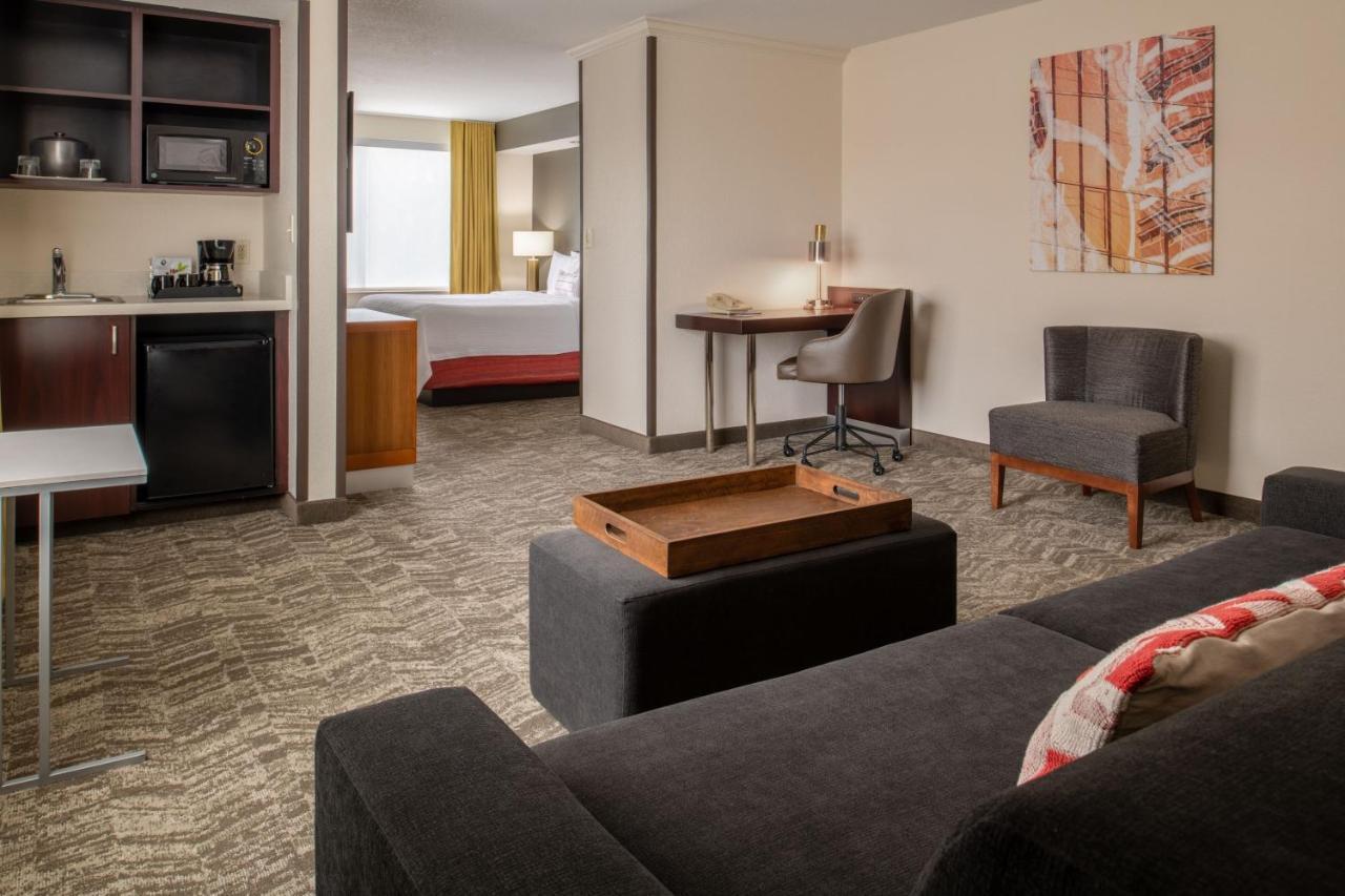 Springhill Airport Hotel 3*